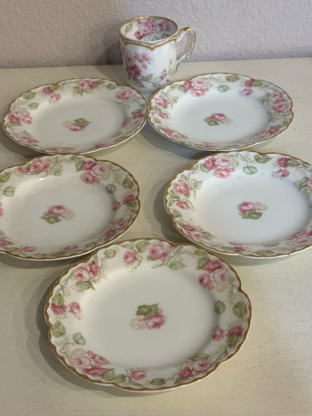 Haviland Limoges Fine Porcelain Demitasse teacup and saucers.